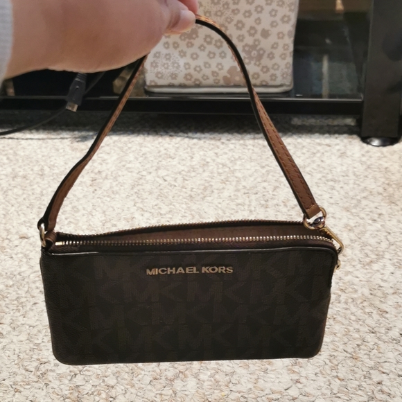SOLD Michael kors wristlet - Picture 7 of 7